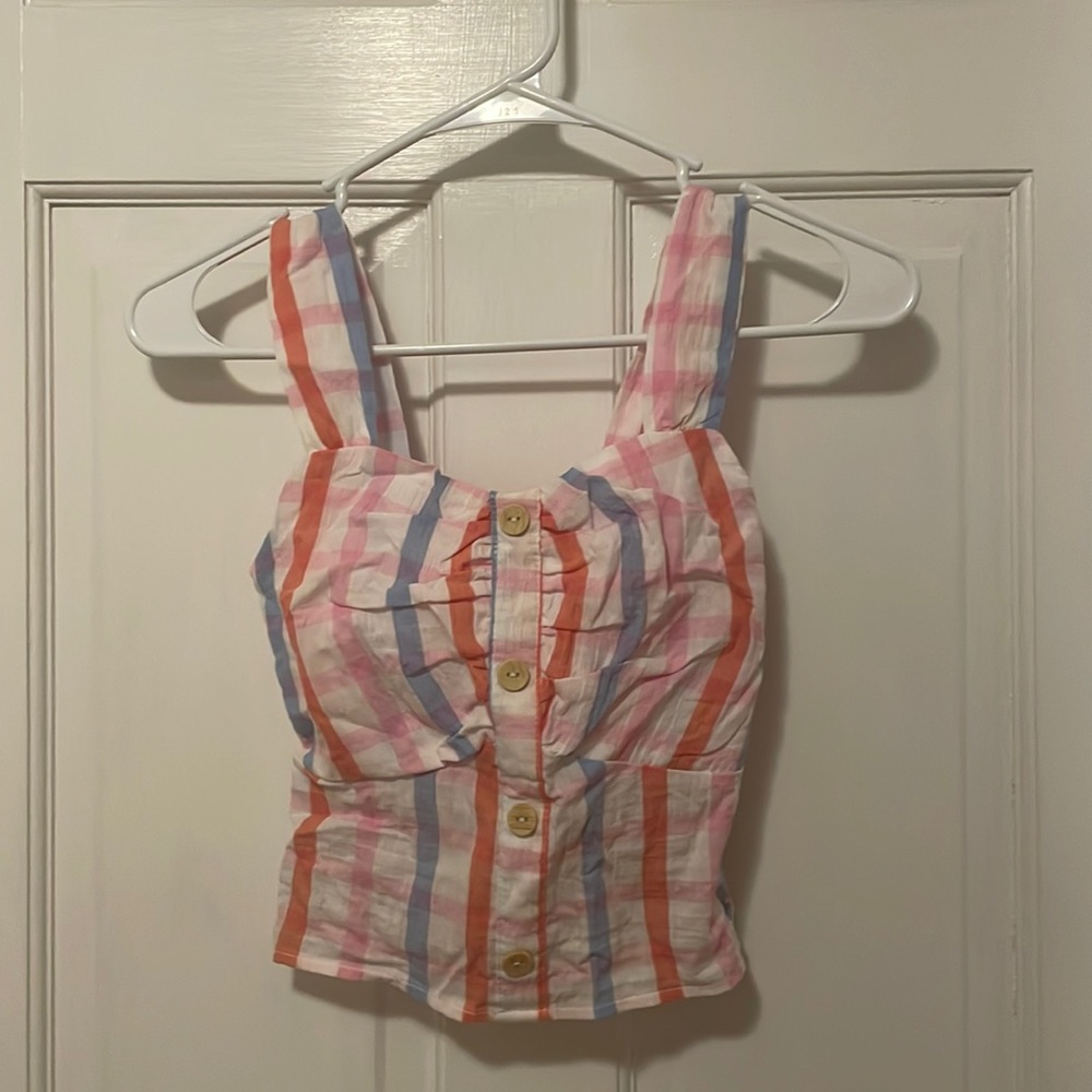 Monteau top, stretchy back, buttons are stationary.